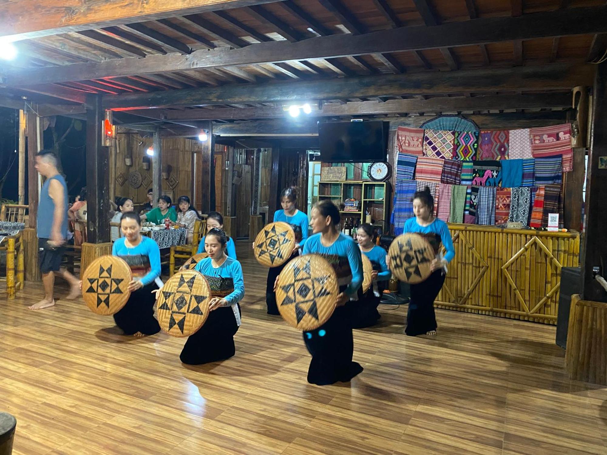 Truong Huy Homestay Mai Chau Eksteriør billede